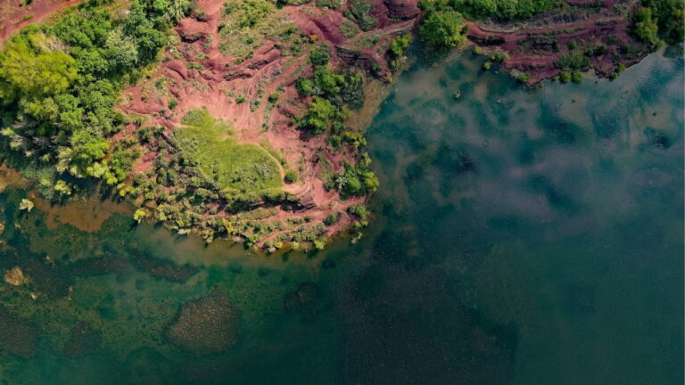 Points de vue autour du lac du Salagou